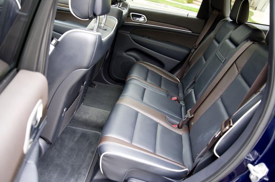  Jeep Grand Cherokee Overland 2014 года  (фото 12 из 34)